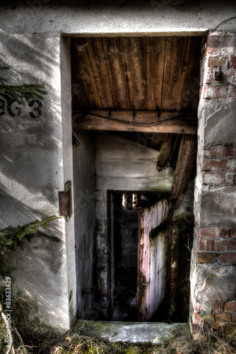 "Kellertür" Stockfotos und lizenzfreie Bilder auf Fotolia.com - Bild