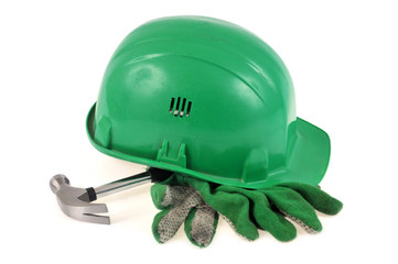 Le casque, le marteau de charpentier et les gants