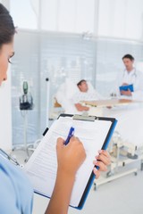 Obraz premium Doctors taking care of patient