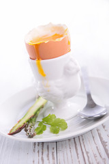 Fototapeta premium soft boiled egg and asparagus
