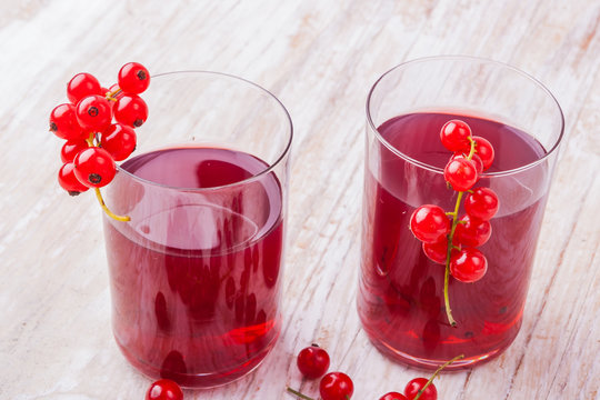 Red currant drink in glassen