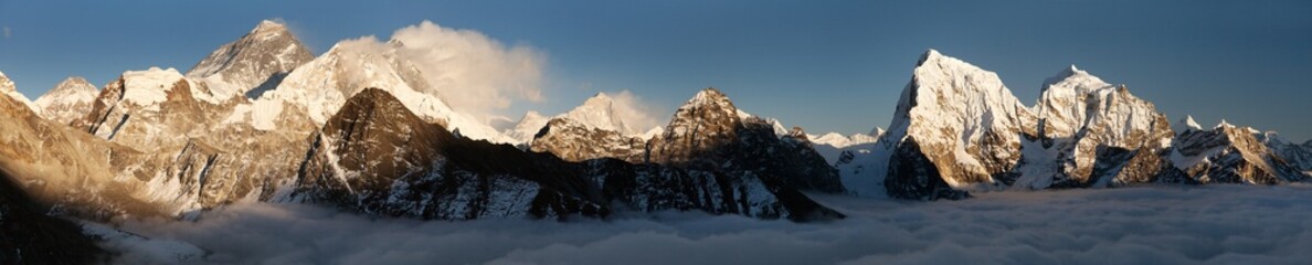 Evening panoramic view from Gokyo Ri