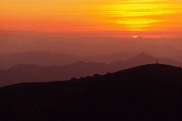 Obraz premium mountain silhouettes at sunset