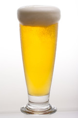 グラスに入ったビール