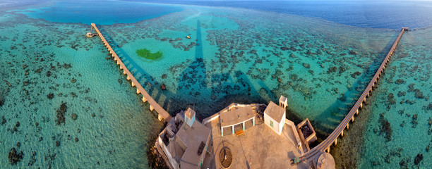 Naklejka premium Sanganeb lightouse red sea reef view