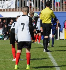 d&eacute;but de match au football