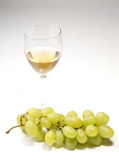 white wine, with bunches of grapes