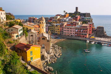 Fototapeta na wymiar Vernazza town on the coast of Ligurian Sea, Italy