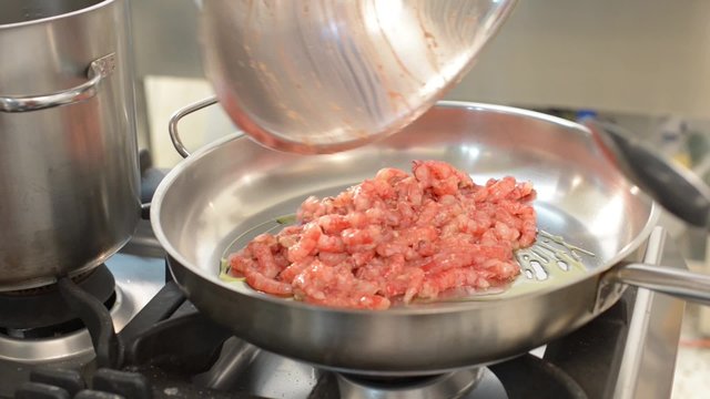 cooking king shrimp in pan