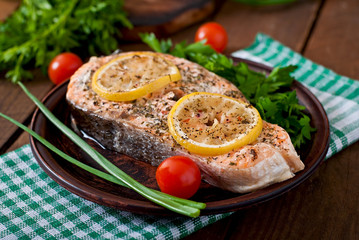 Baked salmon steak with lemon and herbs