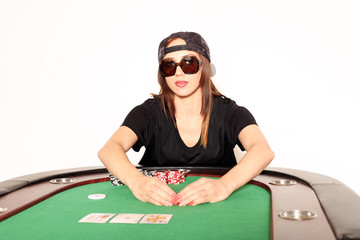 Pokerspielerin mit Sonnenbrille