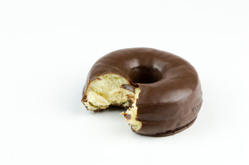 Angebissener Schokoladen-Donut
