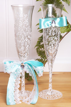 decorated weddng glasses
