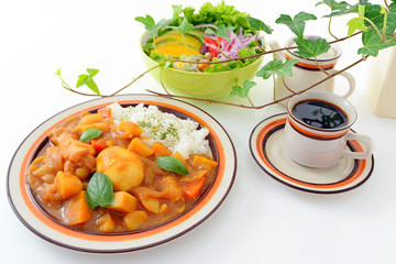 美味しそうなカレーライスと珈琲