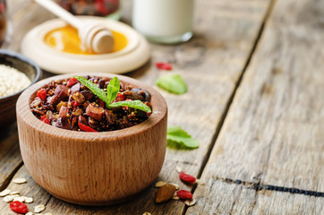 oatmeal nuts quinoa granola