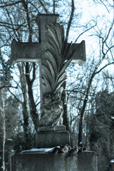 Kreuz in ehemaligem Friedhof 2