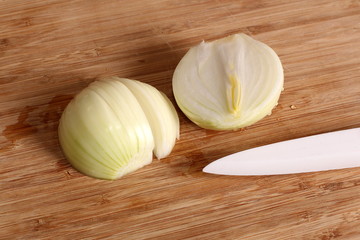 Halbierte Zwiebel