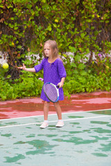 Naklejka premium Little girl playing tennis on the court