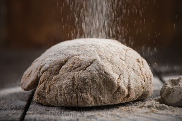 Preparation of wholegrain dough for homemade bread