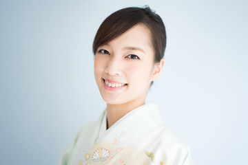和服を着た女性