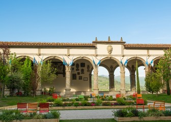 Giardini in piazza a Castiglion Fiorentino, Toscana, Italia