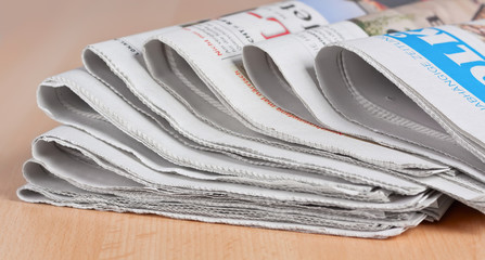 Zeitung. Stapel Zeitungen.