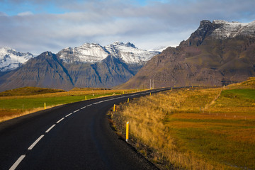 Fototapeta na wymiar Mountain landscape in South Iceland