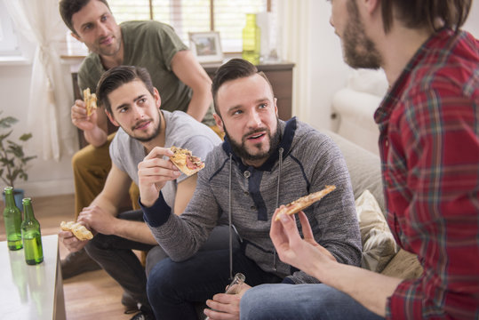 Pizza is great idea for meal with friends