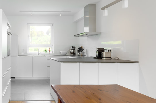 moderne weiße Küche 1