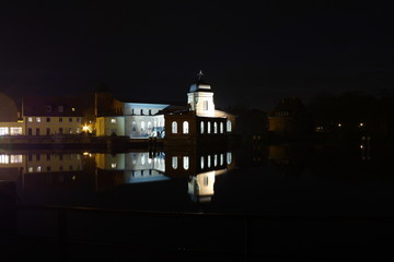 Fototapeta na wymiar Wasserwerk Bernburg bei Nacht
