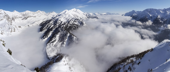 Fototapeta na wymiar Beautiful sunny day and the snow in the Italian Switzerland. Air