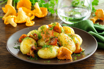 Fried potatoes with chanterelle mushrooms.