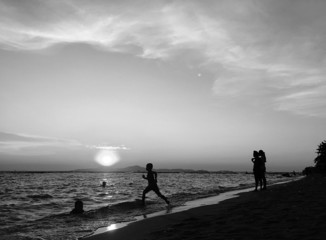 boy ran to the sea. 