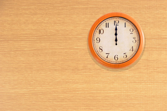 Clock showing 12 o'clock on a wooden wall