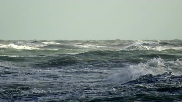 Rough seas crashing waves, 4K
