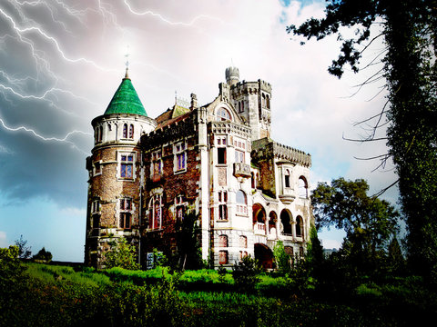 Castelo assombrado em dia assustador