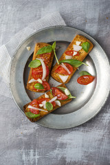 bread with tomatoes