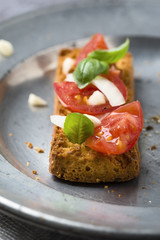 bread with tomatoes