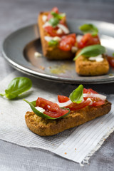 bread with tomatoes