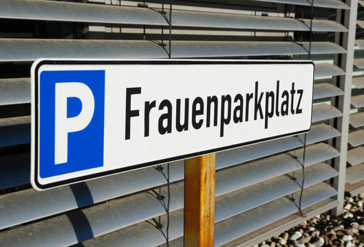 Frauenparkplatz Schild – Reserviert für Frauen
