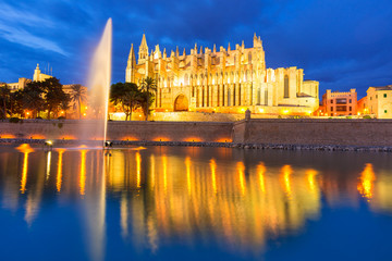 Fototapeta na wymiar Palma de Mallorca Cathedral Seu sunset Majorca