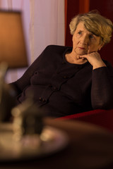 Obraz premium Older depressed lady