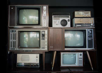 vintage television - 83743847
