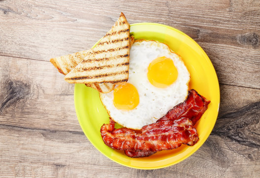 Fried eggs with bacon