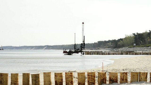 Erneuerung der Buhnen am Ostseestrand in Stolpm&uuml;nde, Polen