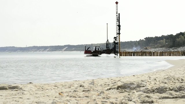 Erneuerung der Buhnen am Ostseestrand in Stolpm&uuml;nde, Polen