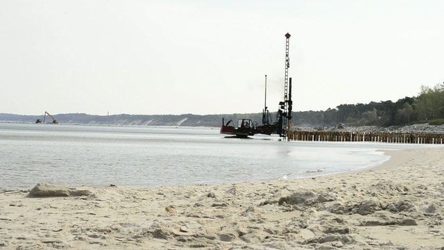 Erneuerung der Buhnen am Ostseestrand in Stolpm&uuml;nde, Polen