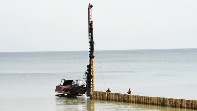 Erneuerung der Buhnen am Ostseestrand in Stolpm&uuml;nde, Polen