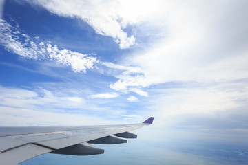 Obraz premium View of cloud with wing of airplane from window