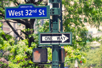 Fototapeta na wymiar New York. 32nd street intersection sign in Manhattan
